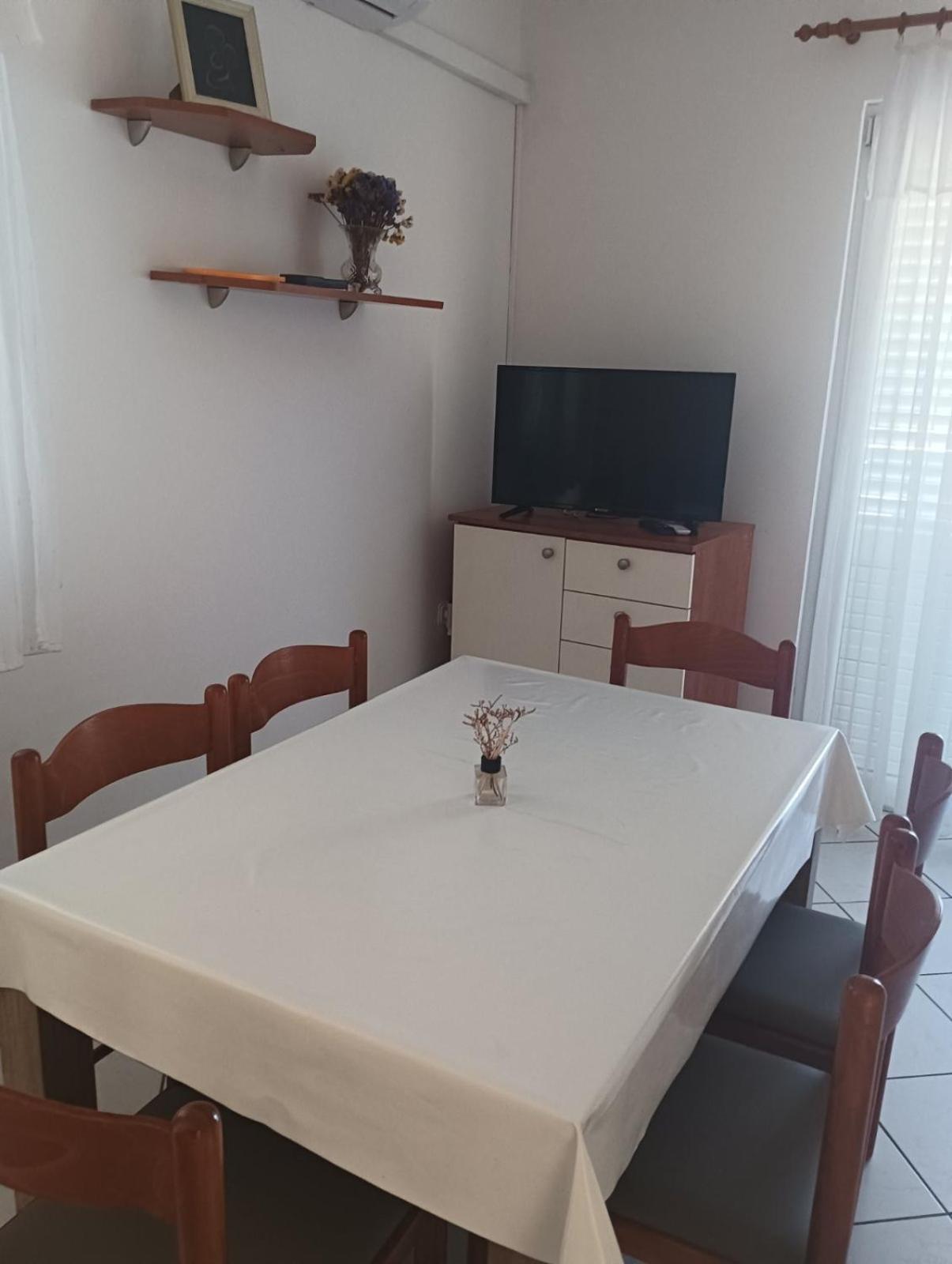 Apartmani Ana Vir Esterno foto