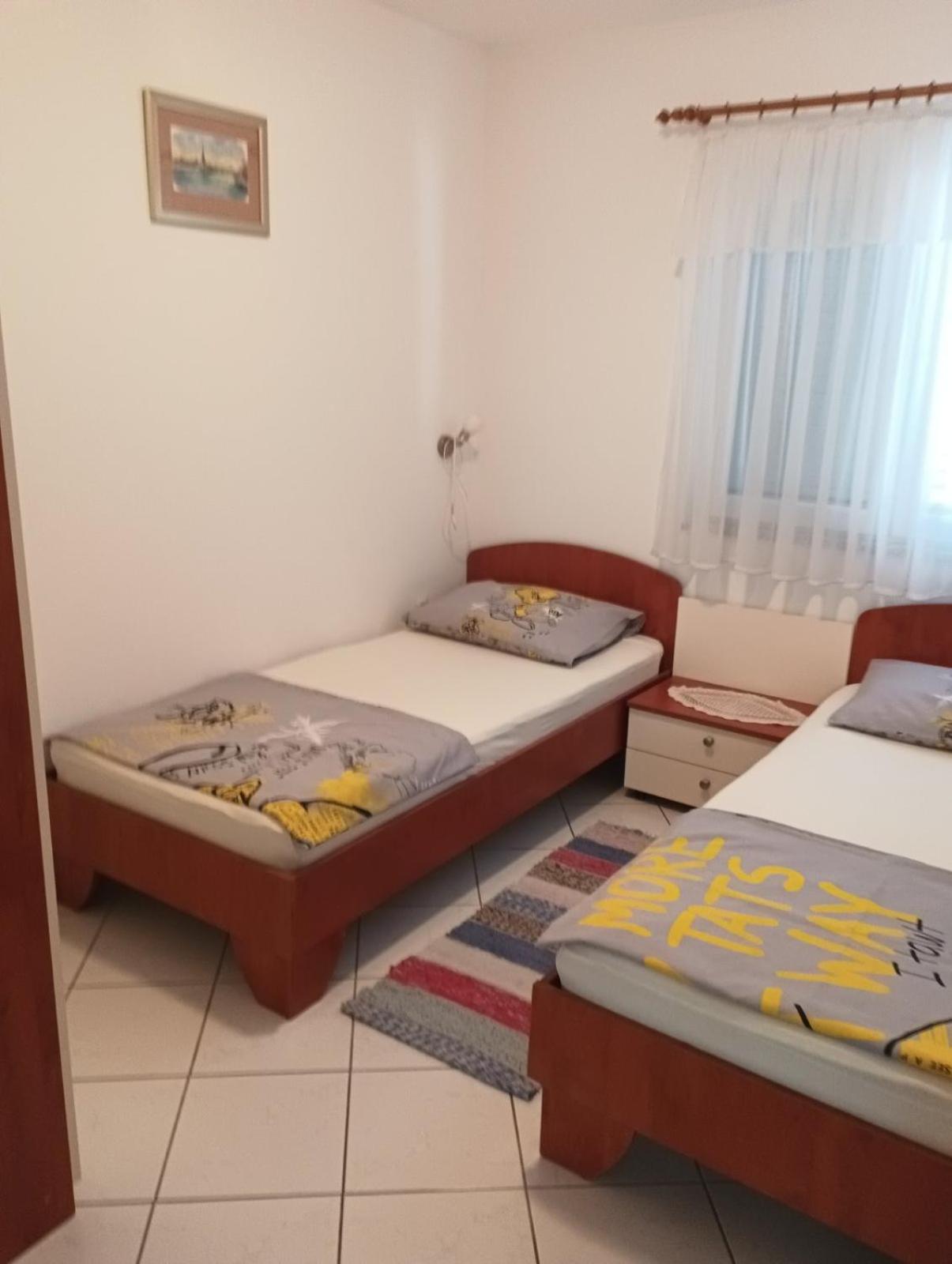 Apartmani Ana Vir Esterno foto