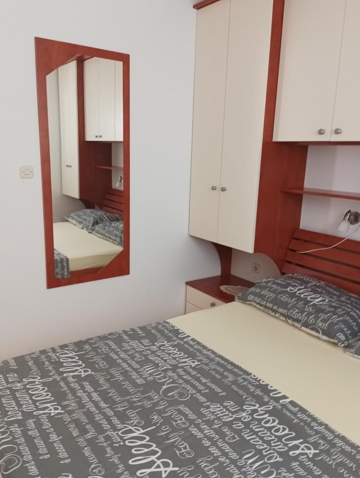 Apartmani Ana Vir Esterno foto