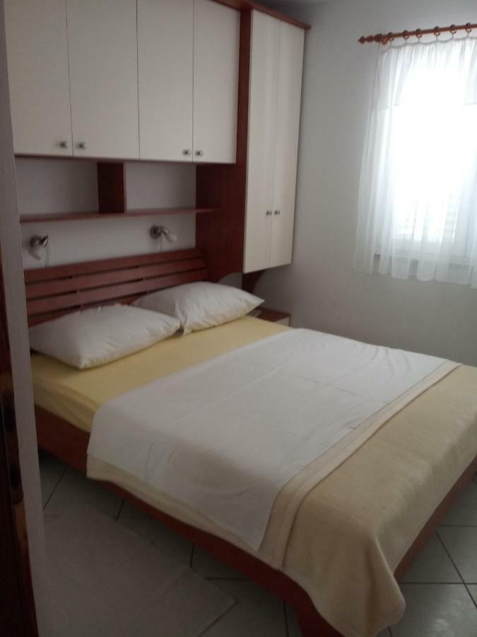 Apartmani Ana Vir Esterno foto