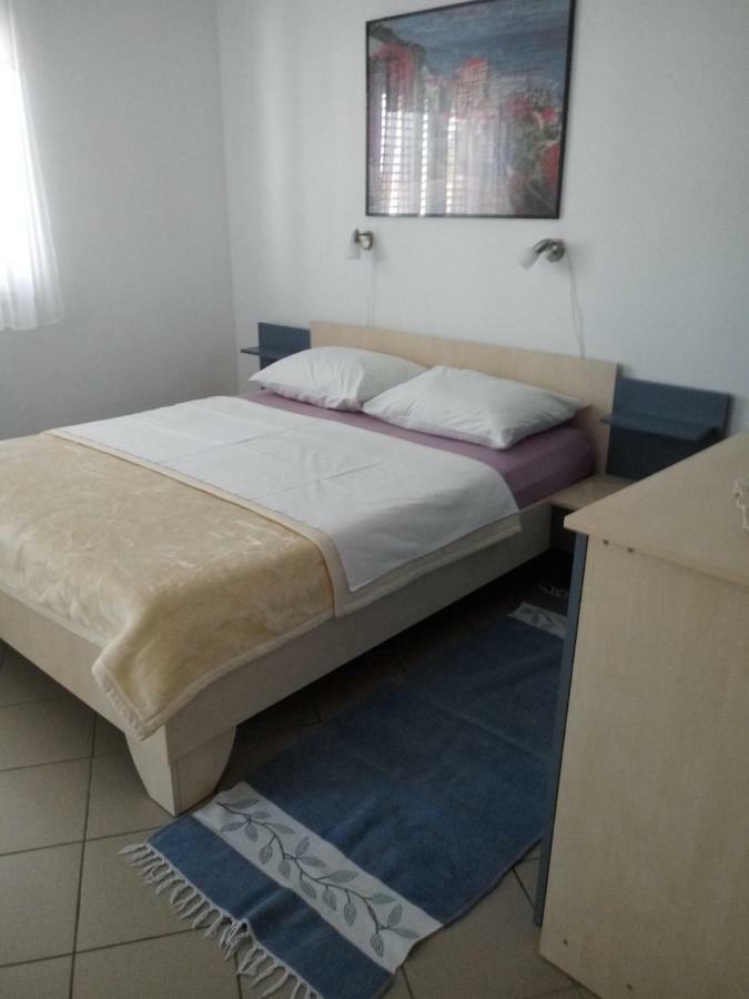 Apartmani Ana Vir Esterno foto