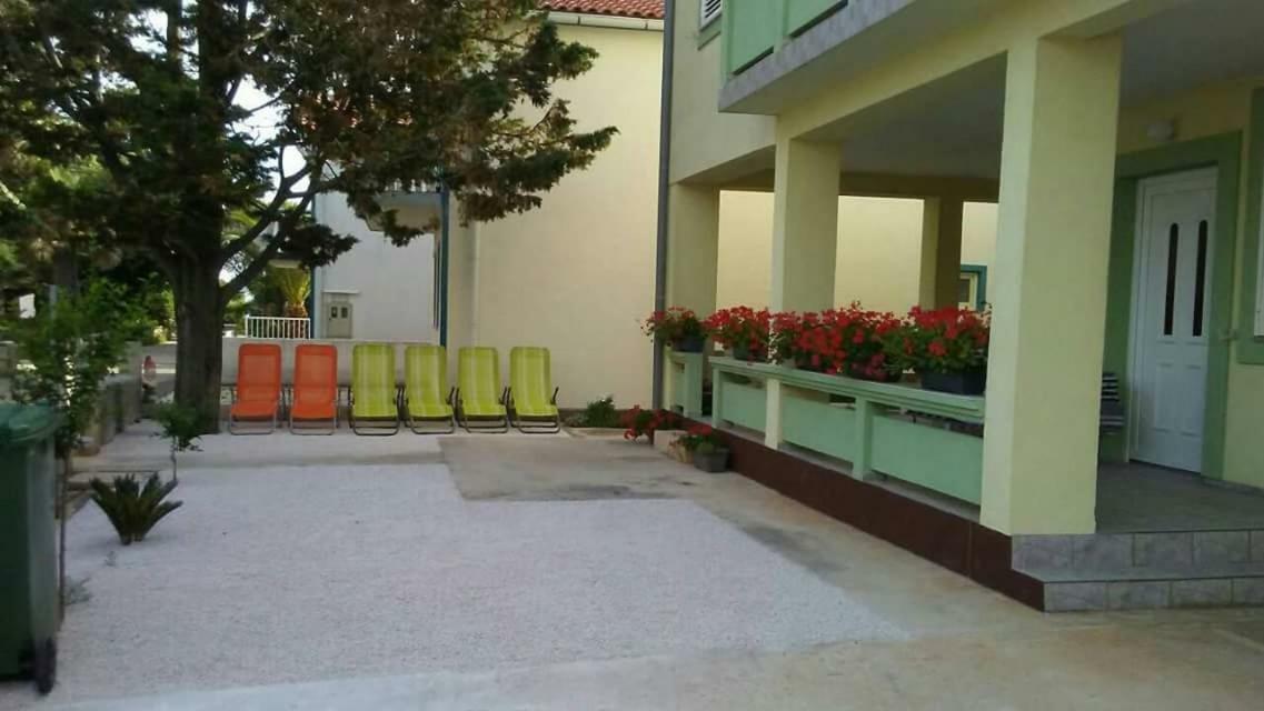 Apartmani Ana Vir Esterno foto