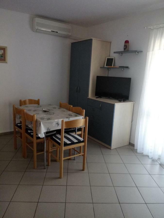 Apartmani Ana Vir Esterno foto