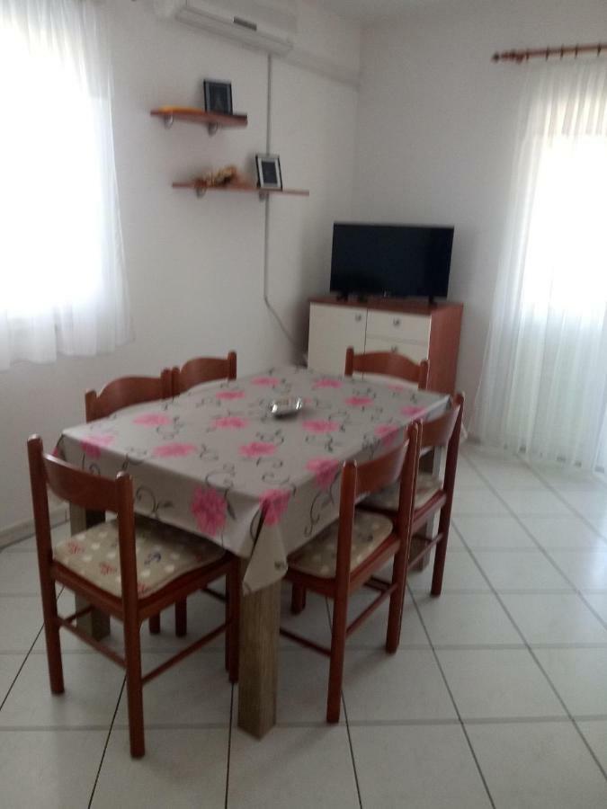 Apartmani Ana Vir Esterno foto