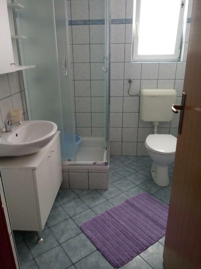 Apartmani Ana Vir Esterno foto