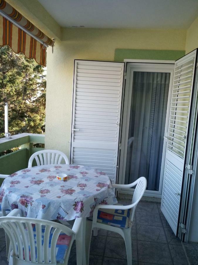 Apartmani Ana Vir Esterno foto