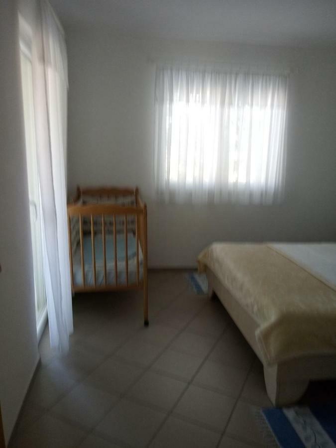 Apartmani Ana Vir Esterno foto