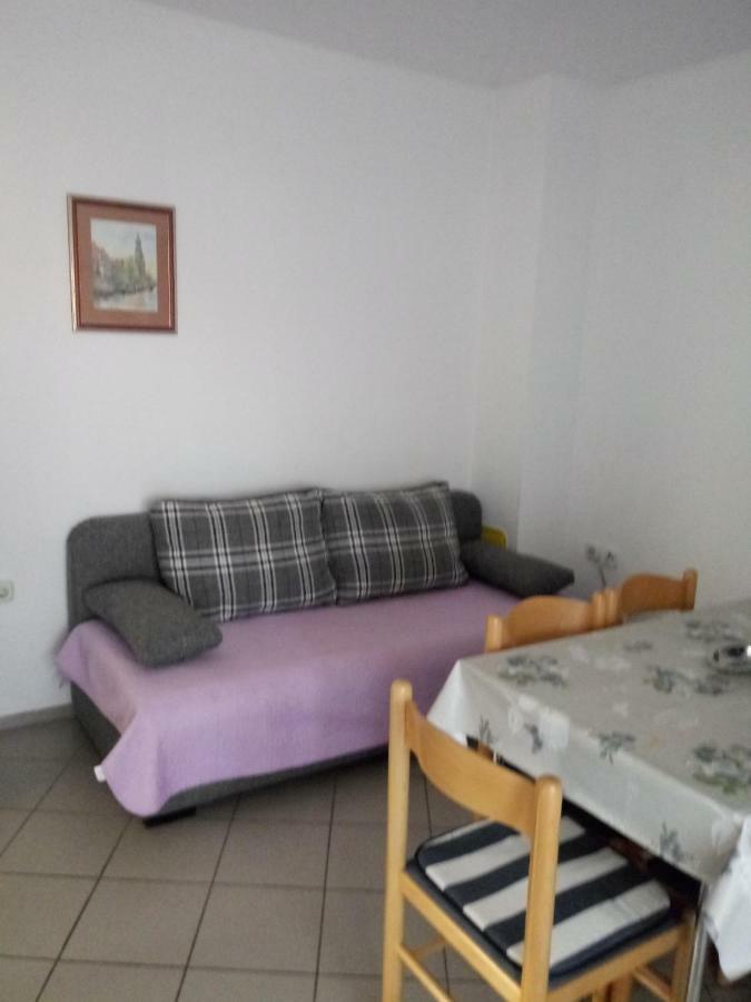 Apartmani Ana Vir Esterno foto